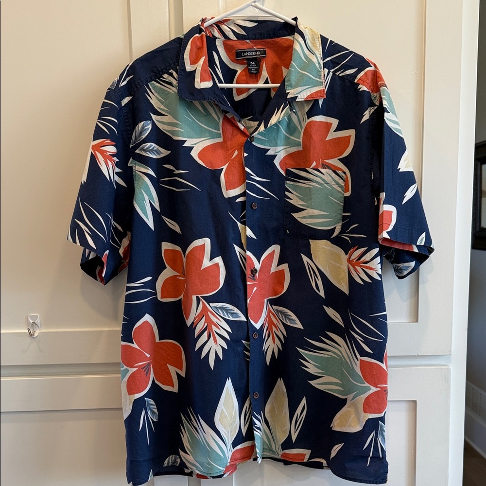 Men’s Lands End XL aloha top traditional fit in a 17– 17 1/2n button up‎ shirt.